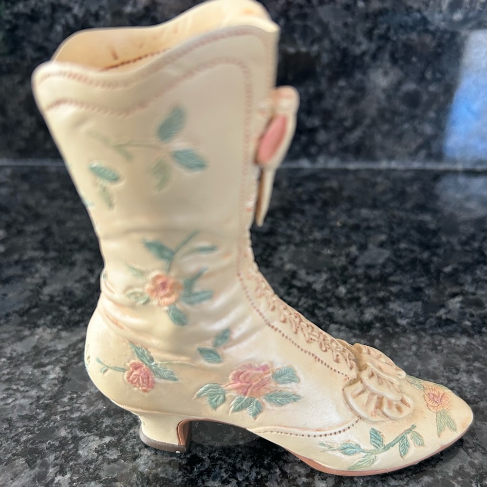 Just The Right shoe Figurine By Raine 1999 Victorian Wedding